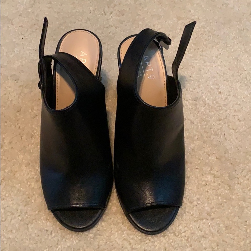 Black apt 9 heels size 7 medium